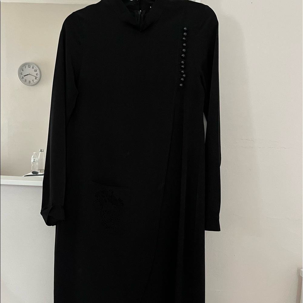 N.y MAGAZINE size 38 black tunic with cut out in front.